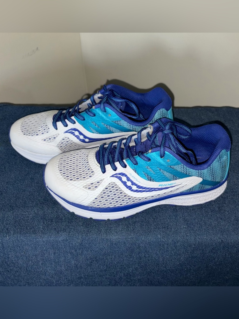 Saucony Ride 10 kids running shoes, size 4M blue white teal girls women 5.5